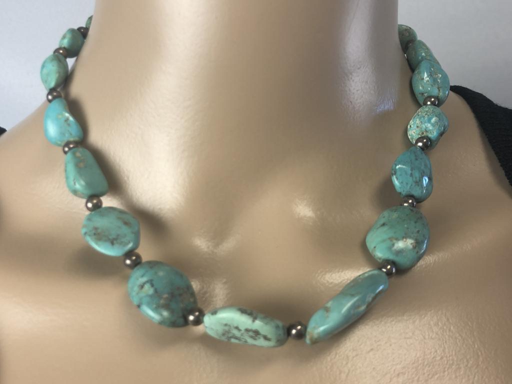 VTG TURQUOISE & STERLING BEADED CHOKER 8": VTG TURQUOISE & STERLING BEADED CHOKER 8" - MULTI-SHAPED TURQUOISE STONES & STERLING SILVER STATIONS AND ADJUSTABLE CLASP - VERY GOOD VINTAGE CONDITION