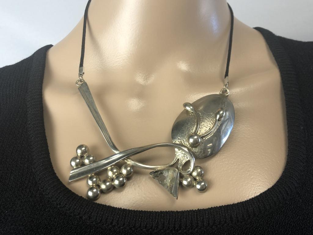 VINTAGE UNIQUE SPOON CHOKER 9": VINTAGE UNIQUE SPOON CHOKER 9" - TWISTED SPOON FORMS INTO A PENDANT - STRUNG ON BLACK CORD - ONE STONE MISSING FROM CENTER OF NECKLACE (SEE PHOTO) - GOOD VINTAGE CONDITION