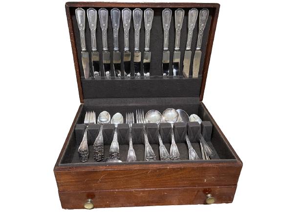 VINTAGE REED & BARTON SILVERPLATE FLATWARE SET (1 of 4)