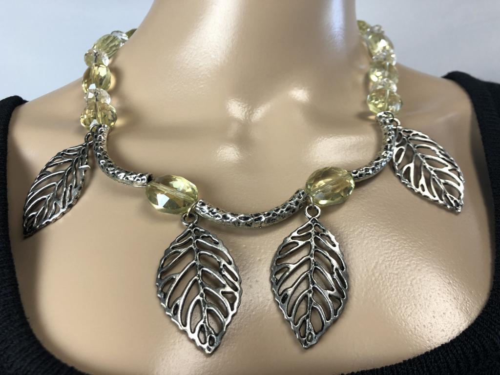 VTG BEADED NECKLACE W/SILVER CUT OUT LEAVES 11" (1 of 4)