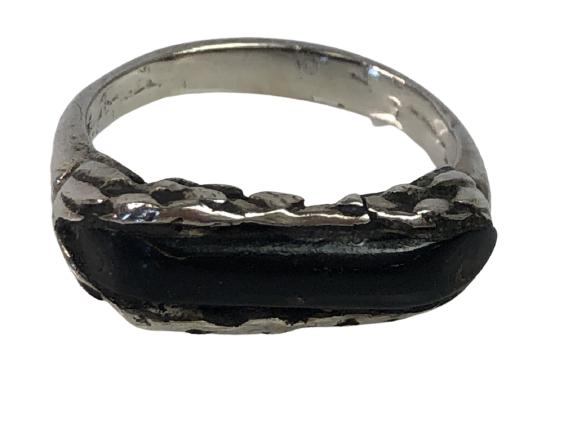 VINTAGE STERLING & ONYX RING SIZE 8.5 (1 of 3)
