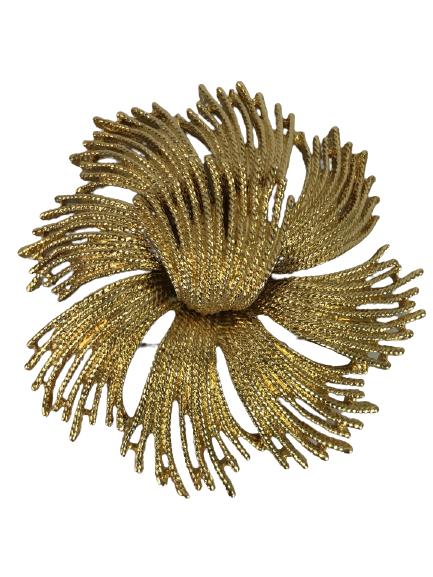 VINTAGE MONET GOLD FLOWER BURST BROOCH 3": VINTAGE MONET GOLD FLOWER BURST BROOCH 3" - GOLD ROPE AND FEATHER MOTIF- CIRCA 60's/70's- VERY GOOD VINTAGE CONDITION