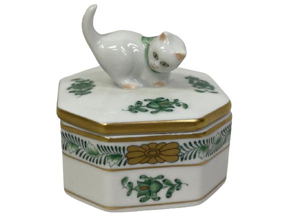 HEREND KITTEN PILL OR TRINKET BOX: HEREND KITTEN PILL OR TRINKET BOX