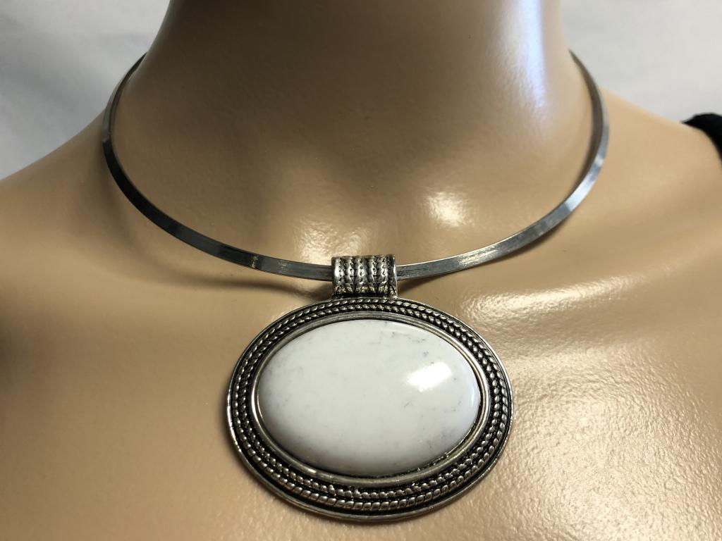 VTG SILVER CHOKER W/WHITE STONE OVAL SLIDE 7": VTG SILVER CHOKER W/WHITE STONE OVAL SLIDE 7" - PENDANT IS BEADED SILVER SURROUNDING A WHITE MARBLED STONE- GOOD VINTAGE CONDITION