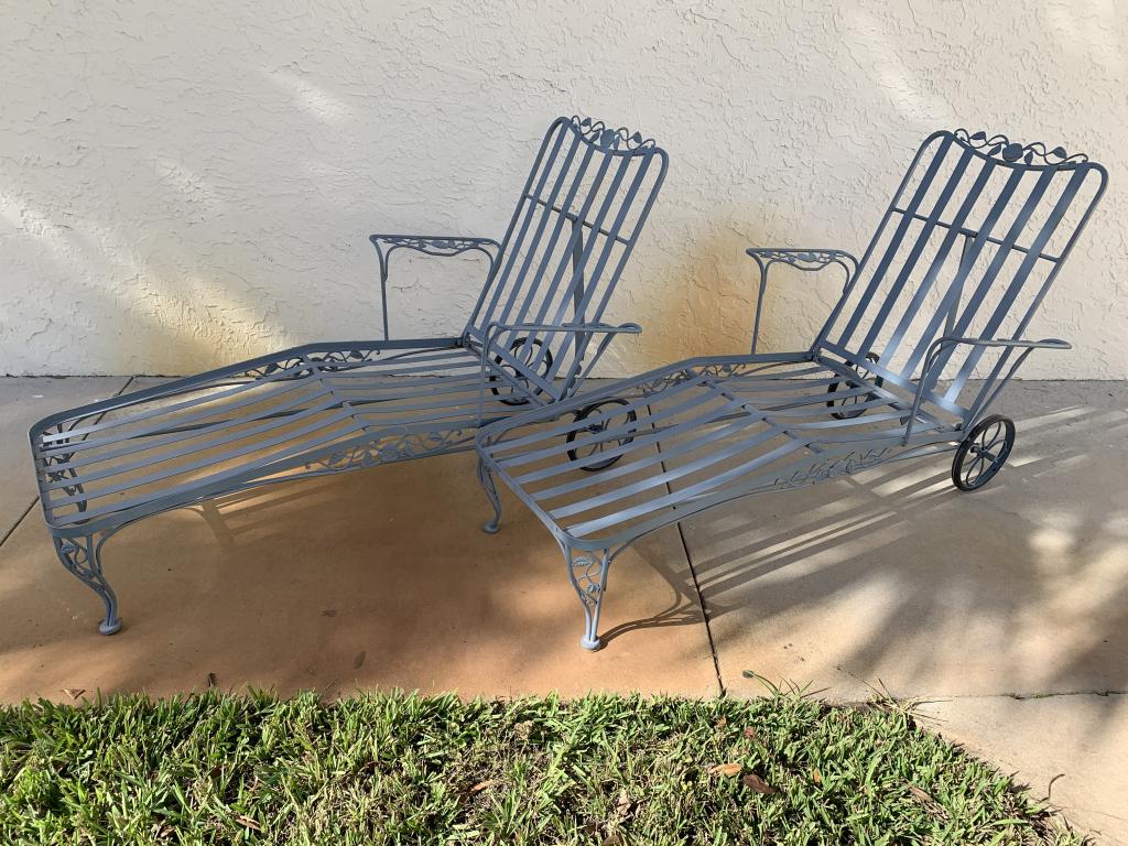 PAIR OF REGENCY STYLE METAL OUTDOOR LOUNGE CHAIRS (1 of 13)