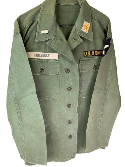 U.S. ARMY PRE VIET NAM ERA OLIVE FATIGUE SHIRT M: VINTAGE ORIGINAL ARMY ISSUE UNITED STATES PRE VIET NAM ERA / KOREAN WAR 2ND INFANTRY OLIVE GREEN DRAB JUNGLE FATIGUE 2ND INFANTRY 37TH FIELD ARTILLERY UNIT BUTTON DOWN LONG SLEEVED RANKED OFFICER SHIR
