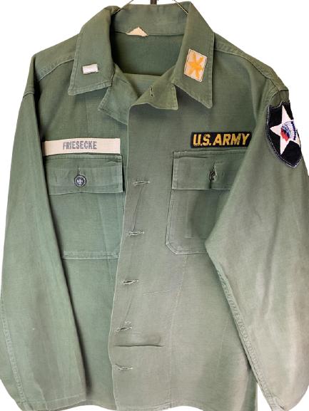 VINTAGE U.S. ARMY OLIVE FATIGUE SHIRT & PANTS: VINTAGE ORIGINAL ARMY ISSUE UNITED STATES PRE VIET NAM ERA / KOREAN WAR 2ND INFANTRY OLIVE GREEN DRAB JUNGLE FATIGUE 2ND INFANTRY 37TH FIELD ARTILLERY UNIT BUTTON DOWN LONG SLEEVED SHIRT AND PANTS SET