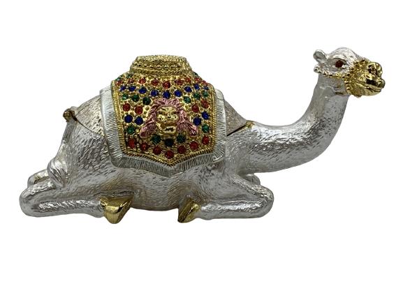 J STRONGWATER STYLE KNEELING CAMEL TRINKET BOX 4": VINTAGE JAY STRONGWATER STYLE GOLD, SILVER AND JEWEL KNEELING CAMEL WITH MAGNETIC HOLD TRINKET BOX JEWEL BOXES COLLECTIBLE KEEPSAKE COLLECTOR HOME DECOR SHOWCASE PIECES -2.5" X 4" APPROX -VERY GOOD CO