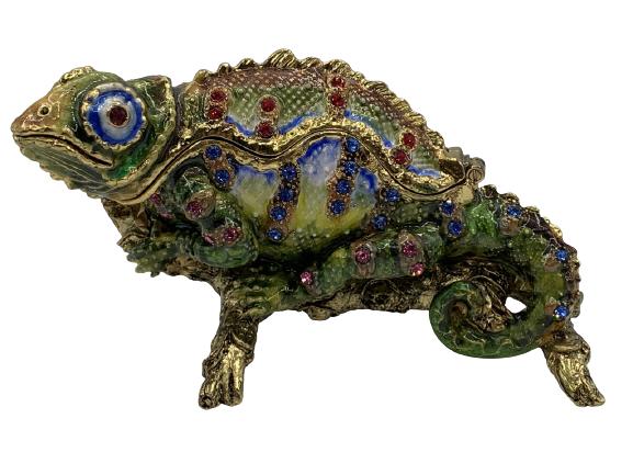 J STRONGWATER STYLE CHAMELEON TRINKET BOX 3": VINTAGE JAY STRONGWATER STYLE ENAMEL AND JEWEL CHAMELEON LIZARD ON TREE BRANCH TRINKET BOX JEWEL BOXES COLLECTIBLE KEEPSAKE COLLECTOR HOME DECOR SHOWCASE PIECES -2" X 3" APPROX -VERY GOOD CONDITION-DP