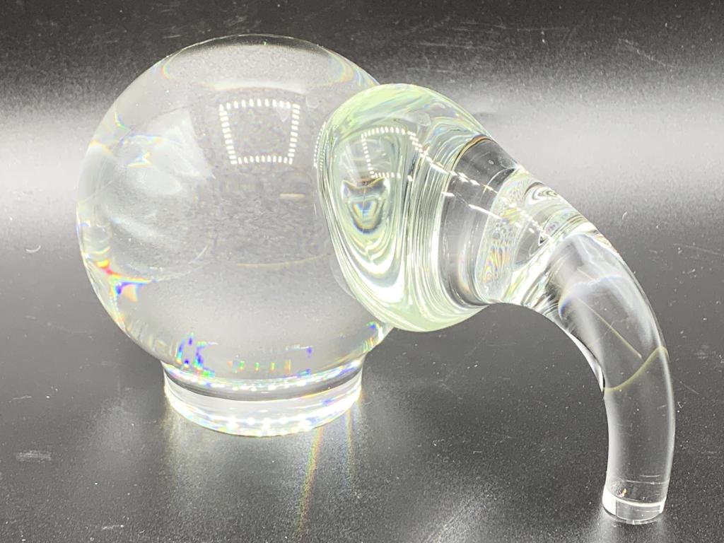 STEUBEN CRYSTAL ART GLASS ELEPHANT SCULPTURE 6": STEUBEN MODERNIST MINIMALIST CRYSTAL ART GLASS ELEPHANT WITH TRUNK DOWN SCULPTURE BY PAUL SCHULTZ PAPERWEIGHT HOME OFFICE LIBRARY STUDY HOME DECOR COLLECTIBLE GLASS COLLECTOR SHOWCASE PIECE TABLE CENT