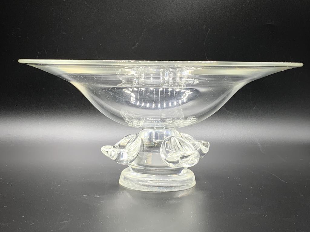 STEUBEN MODERN CRYSTAL TABLE CENTERPIECE BOWL 11": STEUBEN MODERN CRYSTAL ART GLASS TABLE CENTERPIECE BOWL COLLECTIBLE COLLECTOR HOME DECOR-5" X 11" DIAMETER APPROX-VERY GOOD CONDITION, LIGHT SURFACE SCRATCHES-DP22421