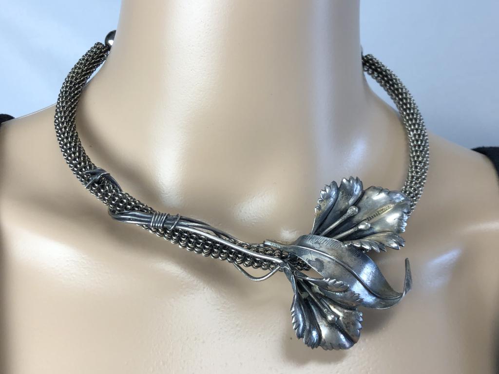 VTG STERLING BARREL CHOKER WITH FLOWER 6": VTG STERLING BARREL CHOKER WITH FLOWER 6" - 55.8 GRAMS- ADJUSTABLE HOOK CLOSURE- GOOD VINTAGE CONDITION