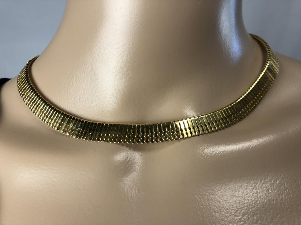 VINTAGE GOLD FLAT LINK CHOKER 30": VINTAGE GOLD FLAT LINK CHOKER 30" - DROP IS 15" - PRETTY GOLD FILIGREE CLOSURE- GOOD VINTAGE CONDITION