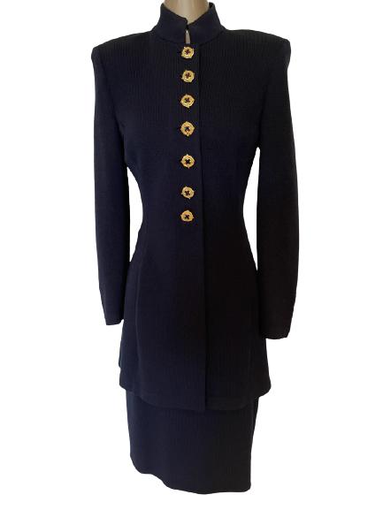 VTG ST JOHN BY MARIE GRAY NAVY SKIRT SUIT: VTG ST JOHN BY MARIE GRAY NAVY SKIRT SUIT- JACKET SZ 6 -SKIRT SZ 4-VERY ELEGANT WITH GOLD BUTTON FOR A CLASSIC LOOK