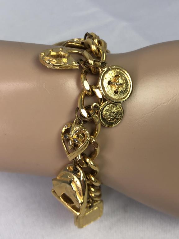 VINTAGE GOLD CHARM BRACELET 7": VINTAGE GOLD CHARM BRACELET 7" - CHARMS INCLUDE BUTTONS, LOCKS & HORSES- GOOD VINTAGE CONDITION