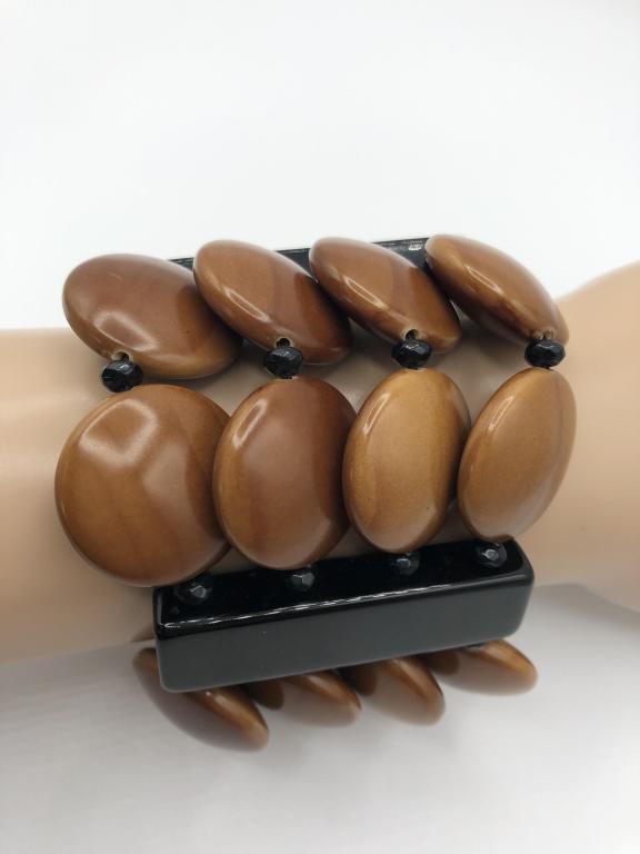 VTG CHUNKY BROWN BEADED STRETCH BRACELET 3.5": VTG CHUNKY BROWN BEADED STRETCH BRACELET 3.5" - LARGE BROWN FLAT BEADS WITH BLACK STATIONS- VERY GOOD VINTAGE CONDITION