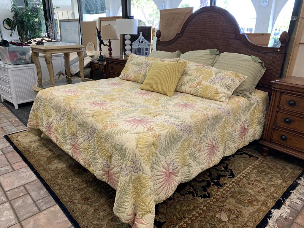 TOMMY BAHAMA WOVEN CANE KING SIZE COMPLETE BED 77" (1 of 13)