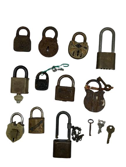 11 VINTAGE & ANTIQUE BRASS PADLOCKS AND KEYS (1 of 6)