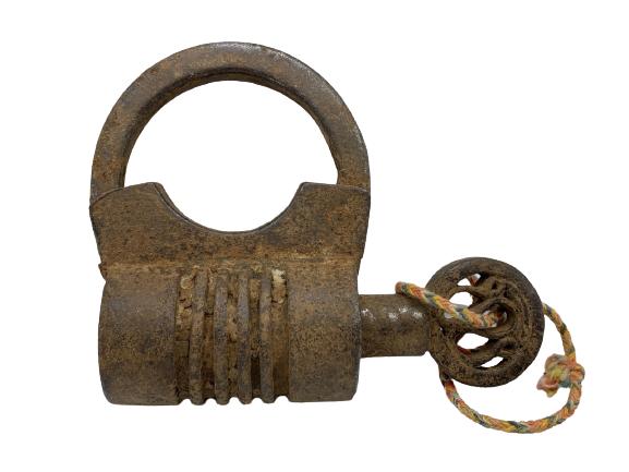 RARE ANTIQUE INDIAN SCREW TYPE PADLOCK AND KEY 3" (1 of 4)