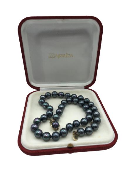 VTG MAJORICA STERLING & BLACK TAHITIAN PEARLS 17": VTG MAJORICA STERLING & BLACK TAHITIAN PEARL CHOKER 17" JEWELRY JEWELS COSTUME SILVER GOLD PEARLSGOLD PLATED STERLING SAFETY CLASP WITH HANGING "M" LOGOVERY GOOD VINTAGE CONDITION - WITH BOX