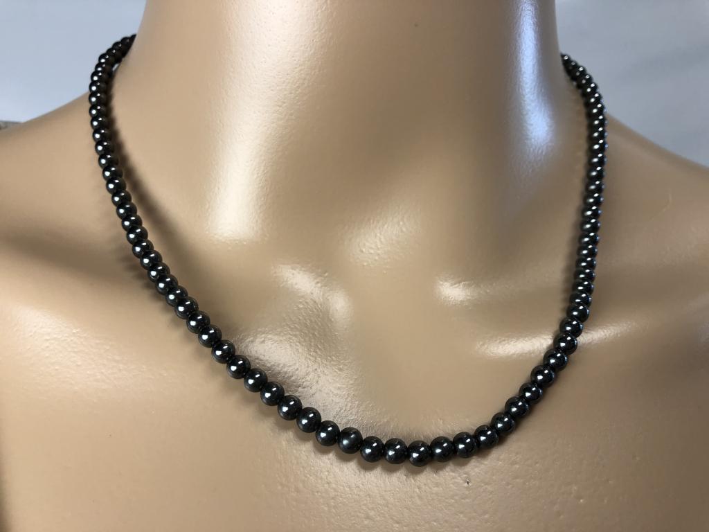 VINTAGE BLACK BEAD CHOKER 16": VINTAGE BLACK BEAD CHOKER 16" LUXURY COSTUME JEWELRY JEWELS GOLD SILVER BEADGOLD CLASPVERY GOOD VINTAGE CONDITION