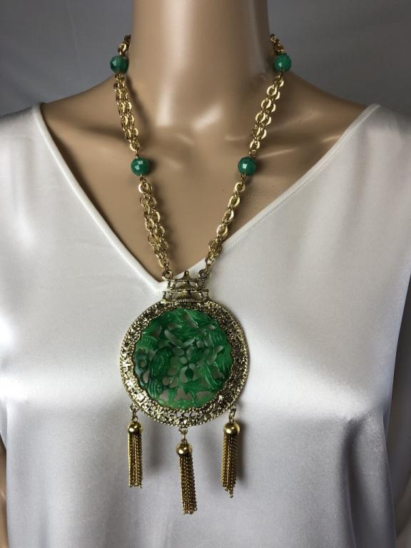 VTG GOLD & GREEN ASIAN-STYLE PENDANT ON CHAIN 26" (1 of 4)