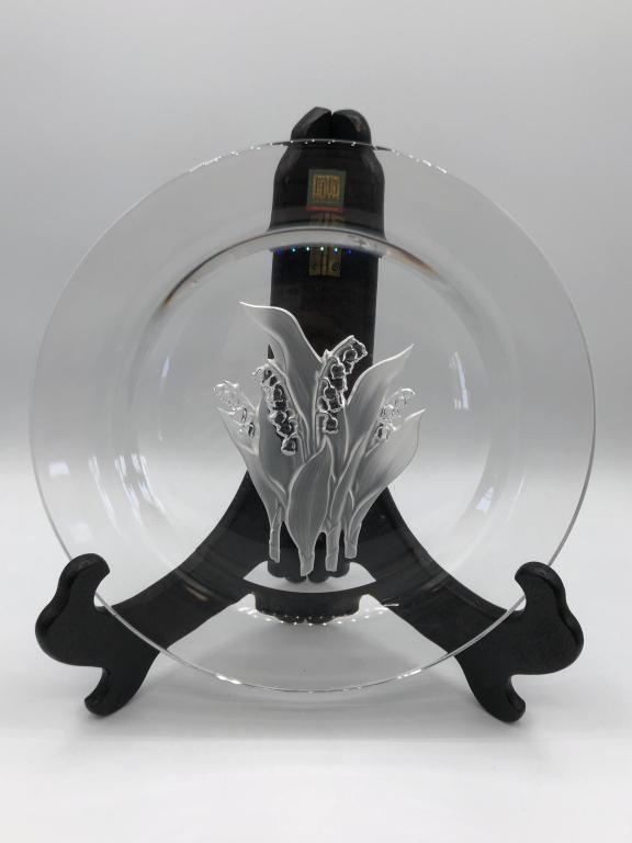 HOYA CRYSTAL LILY OF THE VALLEY SALAD PLATE 8.5": HOYA CRYSTAL LILY OF THE VALLEY SALAD PLATE 8.5" GLASSWARE GIFTWARE COLLECTIBLE DININGPART OF HOYA'S FLOWER OF THE MONTH COLLECTIONVERY GOOD CONDITIONBC 3112021