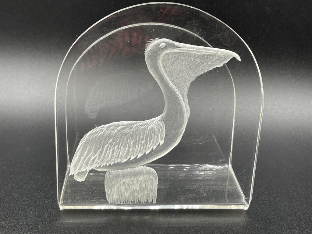 VTG PELICAN LUCITE NAPKIN HOLDER (1 of 4)