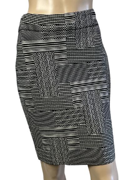AKRIS PUNTO BLACK WHITE PATTERNED SKIRT SIZE 6 (1 of 3)