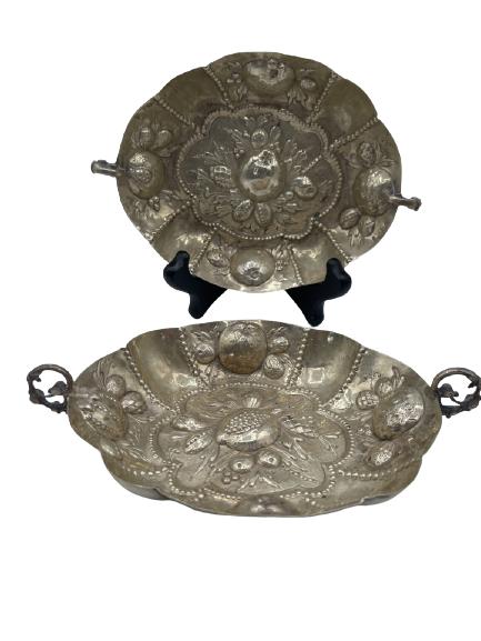 PAIR OF VINTAGE SILVERPLATE NUT BOWLS (1 of 3)