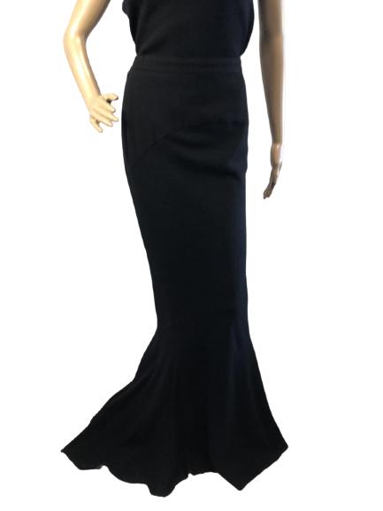 NEW GIVENCHY BLACK CREPE FISHTAIL MAXI SKIRT 38: Black sheath maxi skirt in wool crepe, seamed tailoring at the hips, zip fastening at back, 95% laine, 5% elastane, fine material, slightly stretch. NEW WITH TAGS.
