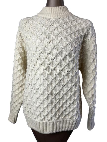 VINTAGE TUNDRA CREAM CABLE KNIT SWEATER SZ M: VINTAGE TUNDRA CREAM CABLE KNIT SWEATER SZ M -GOOD VINTAGE CONDITION