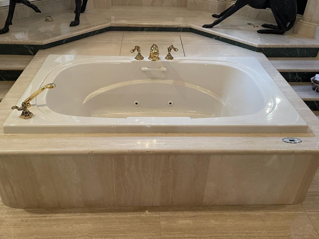 MARBLE WHIRLPOOL JACCUZZI (1 of 4)