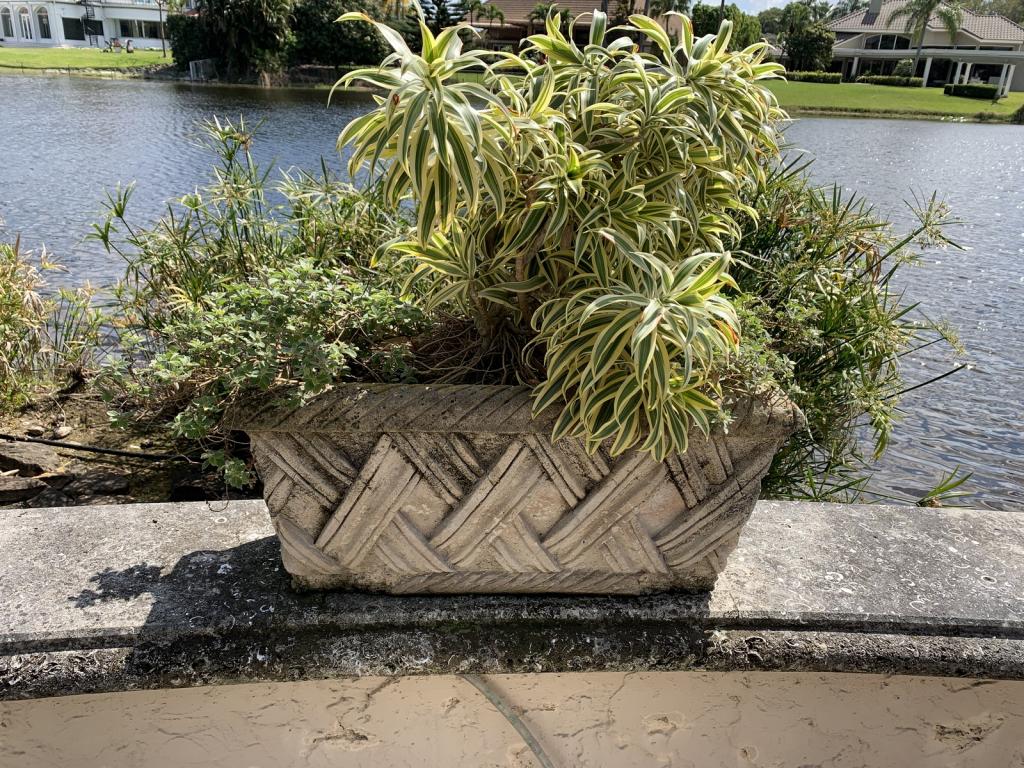 CAST STONE BASKET WEAVE OUTDOOR PLANTER BOX 26" (1 of 3)