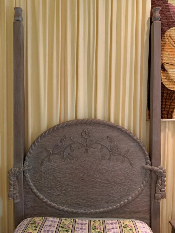 FRENCH ANTIQUE STYLE TWIN BED HEADBOARD 44.5" (1 of 2)