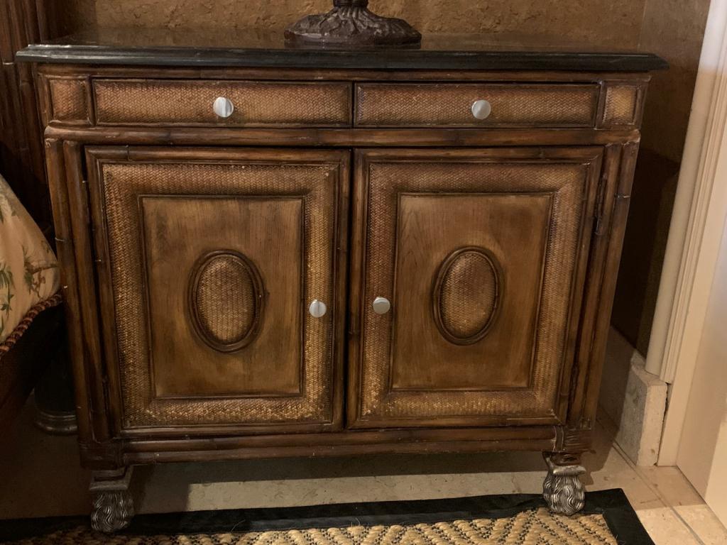 Thomasville end outlet table with drawer