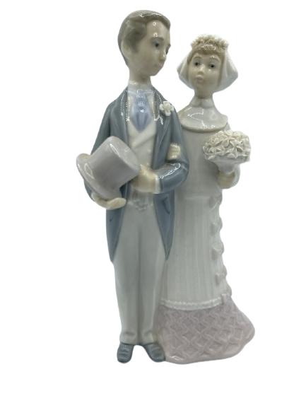 LLADRO GROOM AND BRIDE FIGURINE CAKE TOPPER (1 of 4)