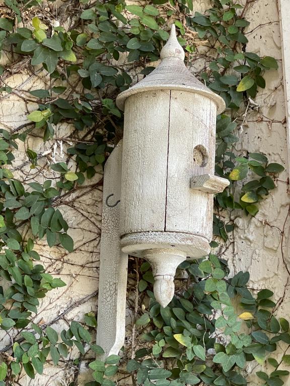 RUSTIC WOODEN BIRD HOUSE (1 of 2)