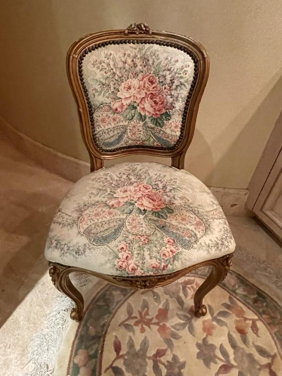 PRETTY FRENCH ARMLESS FLORAL ANTIQUE CHAIR (1 of 3)
