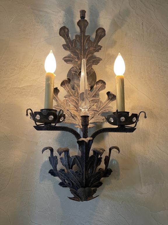 CRYSTAL AND METAL DESIGNER SCONCE ( 4 0F 4) (1 of 2)