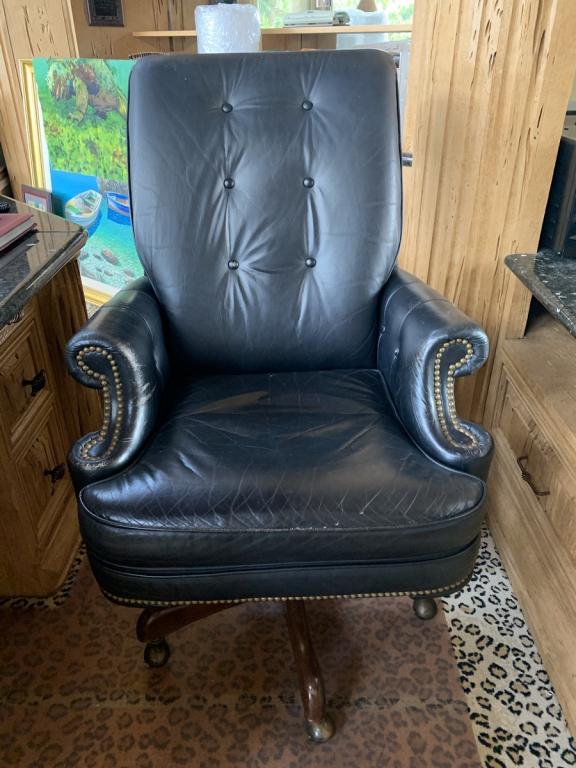 SOUTHWOOD MAHOGANY & LEATHER EXECUTIVE DESK CHAIR (1 of 6)