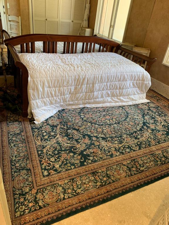 VINTAGE PERSIAN STYLE AREA RUG 120" (1 of 4)