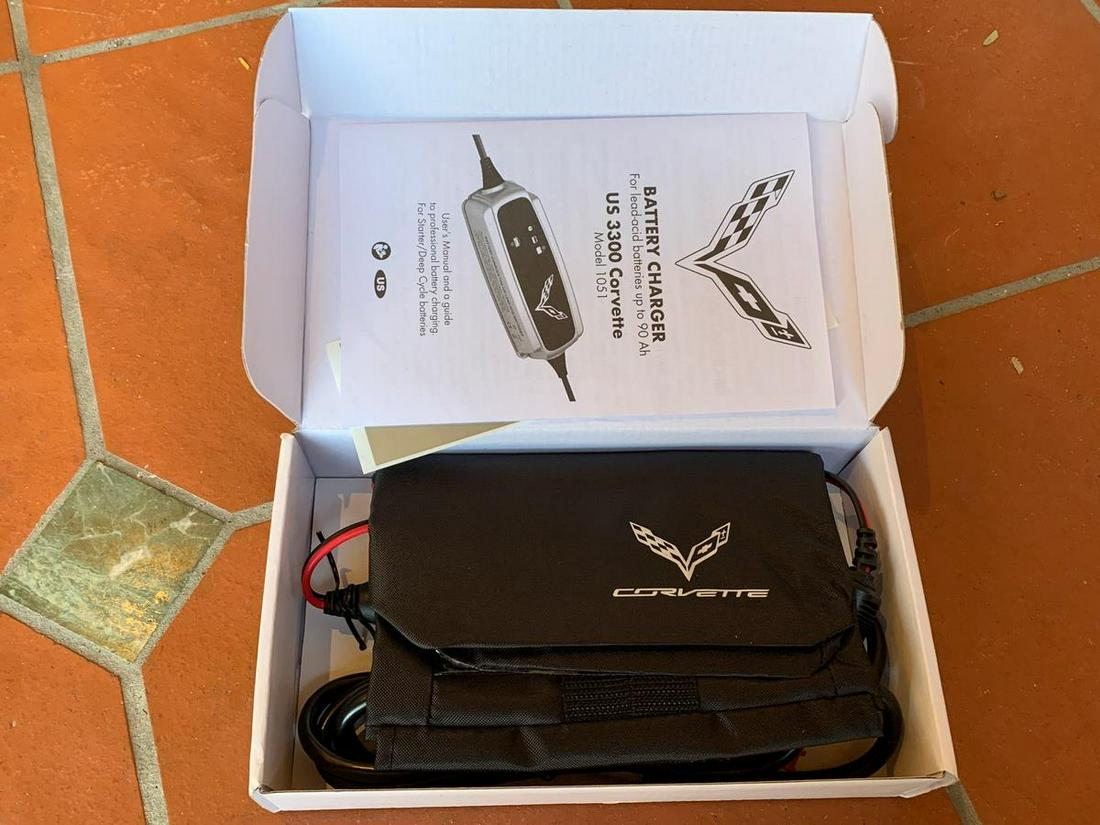 CORVETTE BATTERY CHARGER MODEL 1051 NIB (1 of 5)