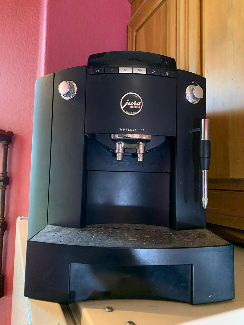JURA CAPRESSO ESPRESSO COFFEE MAKER IMPRESSA F60 (1 of 3)