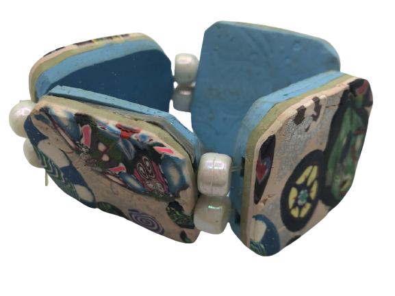 VINTAGE STRETCHY BRACELET W/PAINTED CERAMIC 3" (1 of 4)