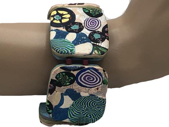 VINTAGE STRETCHY BRACELET W/PAINTED CERAMIC 3" (1 of 3)