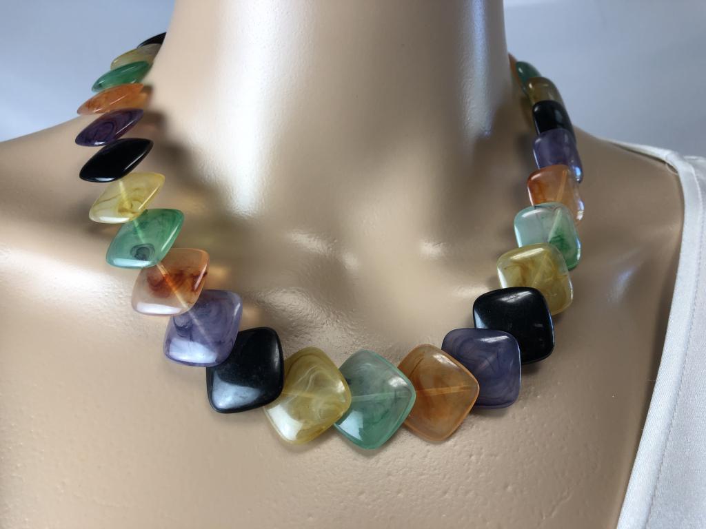 VINTAGE MULTI COLOR SQUARE BEADED NECKLACE 18" (1 of 3)