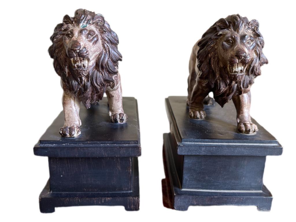 VINTAGE PAIR OF LION BOOKENDS 6" (1 of 4)