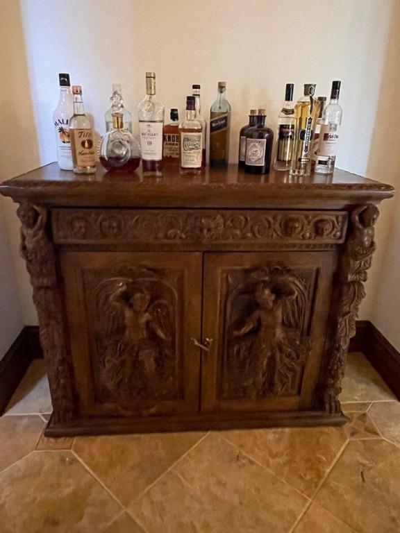 VTG ROCOCO STYLE HANDCARVED BAR /CONSOLE (1 of 8)