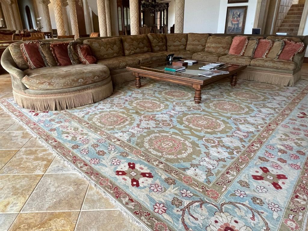 TAYLOR KING ELEGANT SECTIONAL SOFA (1 of 3)